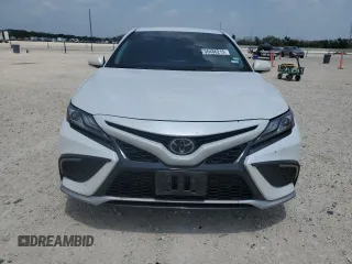 2022 Toyota Camry XSE z VIN 4T1K61AK7NU710392, wystawiony jako Copart lot #55486215 z przebiegiem 49 732 mil mil oraz Szkoda całkowita • Salvage title. Historia ofert i sprzedaży dostępna na DreamBid. Obrazek 5.