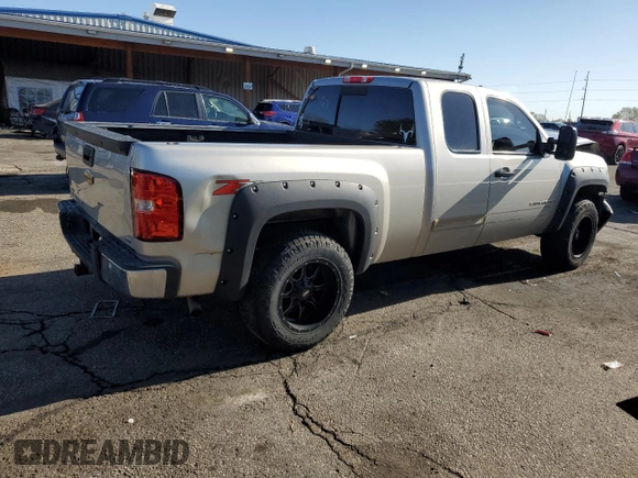 2008 Chevrolet Silverado 1500 LTZ with VIN 2GCEK190581265618, listed as a Copart auction lot 53326745 with 213,700 mi miles and Salvage Title. Bid and sale history available at DreamBid. Image 3.