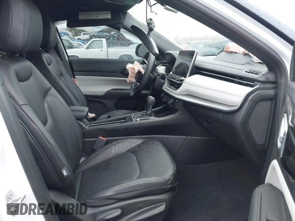 2025 Jeep Compass Limited with VIN 3C4NJDCNXST535957, listed as a IAAI auction lot 41227574 with 1,084 mi miles and . Bid and sale history available at DreamBid. Image 5.