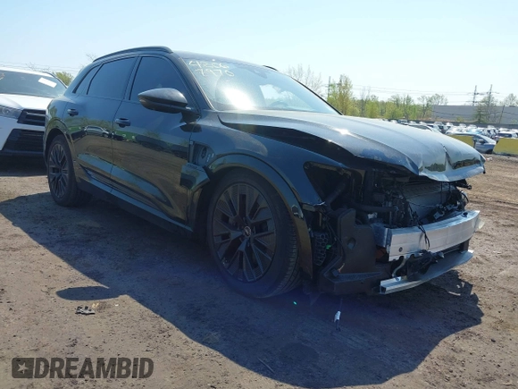 2024 Audi Q8 e-tron Prestige z VIN WA16ABGE6RB005963, wystawiony jako IAAI lot #42067970 z przebiegiem 7 113 mil mil oraz . Historia ofert i sprzedaży dostępna na DreamBid. Obrazek 1.