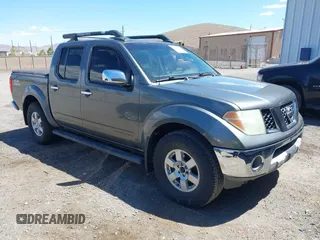 2006 Nissan Frontier SE z VIN 1N6AD07W06C431137, wystawiony jako IAAI lot #42159294 z przebiegiem 177 493 mil mil oraz . Historia ofert i sprzedaży dostępna na DreamBid. Obrazek 1.