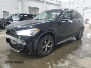 2017 BMW X1 xDrive28i z VIN WBXHT3C36H5F80649, wystawiony jako Copart lot #56629965 z przebiegiem 132 689 mil mil oraz Szkoda całkowita • Salvage title. Historia ofert i sprzedaży dostępna na DreamBid. Obrazek 1.