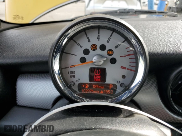 2009 MINI Hardtop S with VIN WMWMF73599TW87679, listed as a Copart auction lot 46863725 with 102,976 mi miles and Salvage title. Bid and sale history available at DreamBid. Image 9.