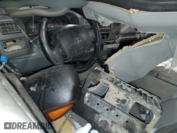 2004 Ford F-250 XL z VIN 1FTNX21P54EC35544, wystawiony jako Copart lot #86547174 z przebiegiem 167 432 mil mil oraz Szkoda całkowita • Salvage title. Historia ofert i sprzedaży dostępna na DreamBid. Obrazek 8.