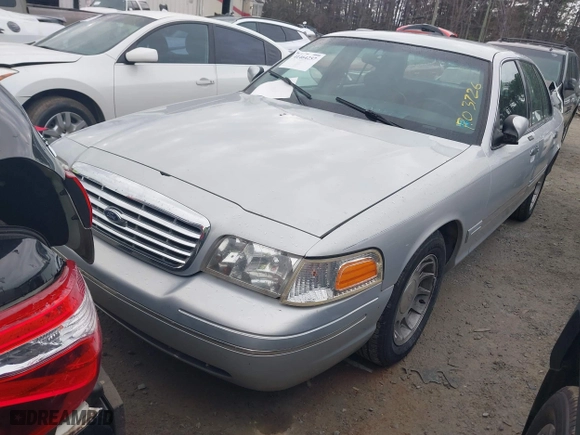 1999 Ford Crown Victoria LX with VIN 2FAFP74W9XX236645, listed as a IAAI auction lot 41464257 with 324,477 mi miles. Bid and sale history available at carsss.com. Image 17.