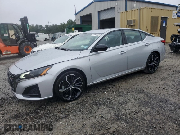 2024 Nissan Altima SR z VIN 1N4BL4CVXRN432065, wystawiony jako Copart lot #58750405 z przebiegiem 21 791 mil mil oraz Czysty tytuł • Clean title. Historia ofert i sprzedaży dostępna na DreamBid. Obrazek 1.