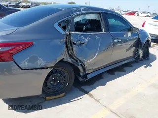 2018 Nissan Altima 2.5 SR with VIN 1N4AL3AP4JC117501, listed as a IAAI auction lot 41691369 with 92,136 mi miles. Bid and sale history available at carsss.com. Image 6.