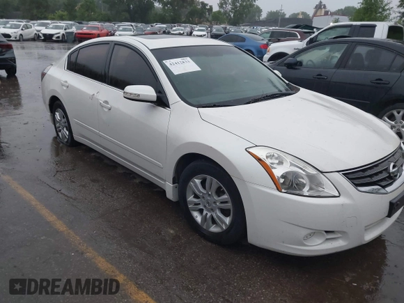 2012 Nissan Altima S z VIN 1N4AL2AP5CN413760, wystawiony jako IAAI lot #42412833 z przebiegiem 221 149 mil mil oraz . Historia ofert i sprzedaży dostępna na DreamBid. Obrazek 1.