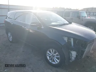 2019 Kia Sorento LX with VIN 5XYPG4A31KG579877, listed as a IAAI auction lot 41342414 with 32,549 mi miles. Bid and sale history available at carsss.com. Image 1.