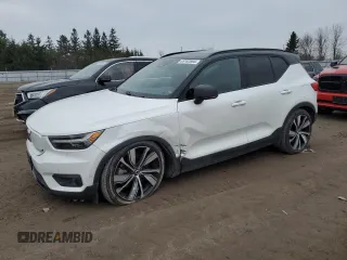 2022 Volvo XC40 Twin Plus z VIN YV4ED3UR7N2687023, wystawiony jako Copart lot #85182694 z przebiegiem 20 702 mil mil oraz Szkody całkowita. Historia ofert i sprzedaży dostępna na DreamBid. Obrazek 1.