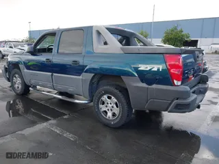 2006 Chevrolet Avalanche Z71 with VIN 3GNEK12Z36G131825, listed as a IAAI auction lot 41095431 with 349,879 mi miles. Bid and sale history available at carsss.com. Image 3.