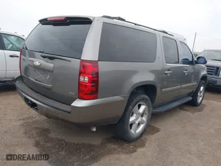 2008 Chevrolet Suburban LTZ with VIN 1GNFC16008J226762, listed as a IAAI auction lot 41573727 with 208,804 mi miles. Bid and sale history available at carsss.com. Image 4.