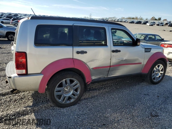 2010 Dodge Nitro SXT z VIN 1D4PT5GKXAW108802, wystawiony jako Copart lot #80215434 z przebiegiem 225 908 mil mil oraz Szkody całkowita. Historia ofert i sprzedaży dostępna na DreamBid. Obrazek 3.