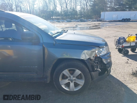 2011 Jeep Compass Latitude with VIN 1J4NF1FB4BD282703, listed as a IAAI auction lot 41753104 with 139,999 mi miles. Bid and sale history available at carsss.com. Image 6.
