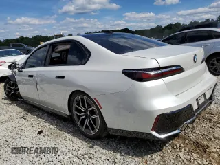 2023 BMW 7 Series 740i z VIN WBA23EH0XPCN47073, wystawiony jako Copart lot #62553344 z przebiegiem 10 799 mil mil oraz Szkoda całkowita • Salvage title. Historia ofert i sprzedaży dostępna na DreamBid. Obrazek 2.
