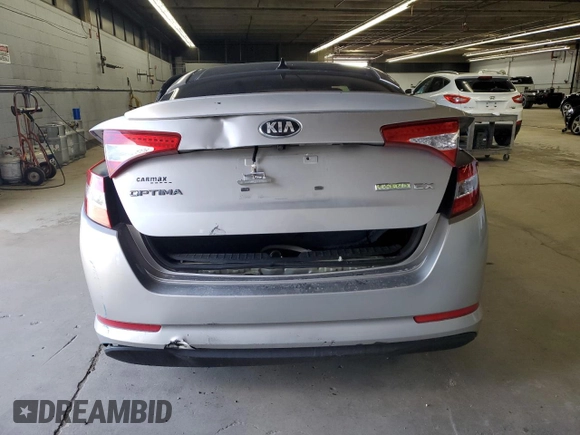 2013 Kia Optima EX z VIN KNAGM4AD3D5057004, wystawiony jako Copart lot #56042015 z przebiegiem 129 626 mil mil oraz Szkoda całkowita • Salvage title. Historia ofert i sprzedaży dostępna na DreamBid. Obrazek 6.