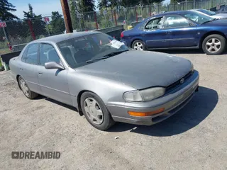 1993 Toyota Camry z VIN 4T1VK12E6PU080367, wystawiony jako IAAI lot #42014529 z przebiegiem 257 052 mil mil oraz . Historia ofert i sprzedaży dostępna na DreamBid. Obrazek 1.