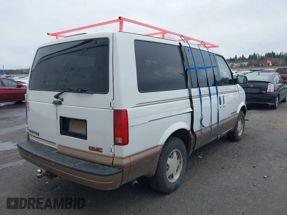 2000 GMC Safari with VIN 1GKEL19W1YB519900, listed as a IAAI auction lot 41836122 with 209,302 mi miles. Bid and sale history available at carsss.com. Image 4.