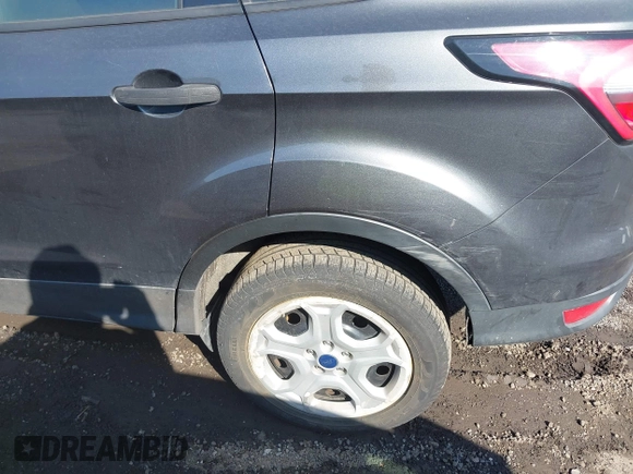 2017 Ford Escape S z VIN 1FMCU0F75HUD15558, wystawiony jako IAAI lot #41890712 z przebiegiem 158 441 mil mil oraz . Historia ofert i sprzedaży dostępna na DreamBid. Obrazek 18.