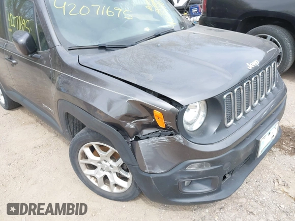 2018 Jeep Renegade Latitude with VIN ZACCJABB8JPJ55645, listed as a IAAI auction lot 42071695 with 124,067 mi miles. Bid and sale history available at carsss.com. Image 6.