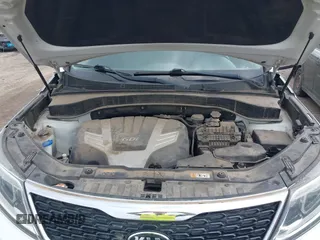 2015 Kia Sorento EX with VIN 5XYKU4A71FG647090, listed as a IAAI auction lot 42100215 with 121,842 mi miles. Bid and sale history available at carsss.com. Image 10.