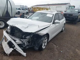 2015 BMW 3 Series 328i xDrive z VIN WBA3B3C58FF546547, wystawiony jako IAAI lot #42110427 z przebiegiem 90 872 mil mil oraz . Historia ofert i sprzedaży dostępna na DreamBid. Obrazek 6.