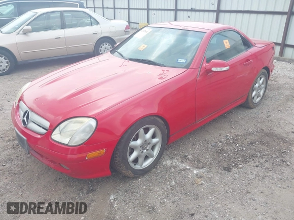 2001 Mercedes-Benz SLK 230/320 z VIN WDBKK65F31F223603, wystawiony jako IAAI lot #42307611 z przebiegiem 136 357 mil mil oraz . Historia ofert i sprzedaży dostępna na DreamBid. Obrazek 17.