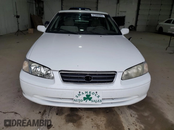 2000 Toyota Camry CE with VIN 4T1BG22K0YU961745, listed as a Copart auction lot 47946965 with 245,475 mi miles and Salvage Title. Bid and sale history available at carsss.com. Image 5.