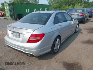 2013 Mercedes-Benz C 300 Sport с VIN WDDGF8AB5DR283434, выставлен на аукционе IAAI как лот 42375781 с пробегом 87 364 миль миль и . История ставок и продаж доступна на DreamBid. Изображение 4.