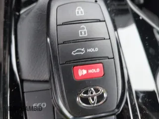 2025 Toyota Camry LE with VIN 4T1DAACK6SU052760, listed as a IAAI auction lot 41923980 with 5,586 mi miles and . Bid and sale history available at DreamBid. Image 11.