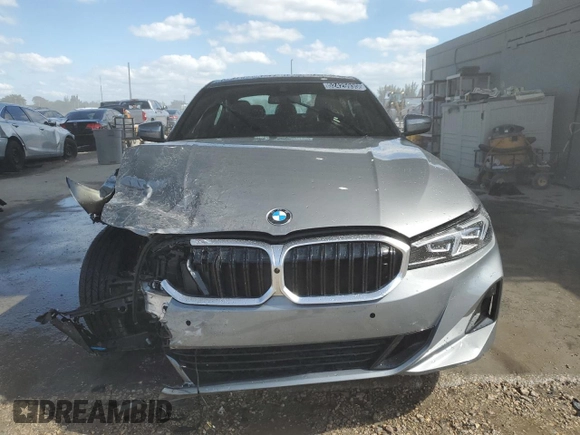 2025 BMW 3 Series 330i with VIN 3MW69CW01S8F06726, listed as a Copart auction lot 52425935 with 9,029 mi miles and Clean Title. Bid and sale history available at carsss.com. Image 5.