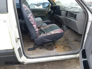 1996 Dodge Ram 2500 with VIN 3B7KC23CXTM147915, listed as a IAAI auction lot 41236310 with 211,518 mi miles. Bid and sale history available at carsss.com. Image 5.