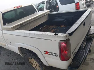 2003 Chevrolet Silverado 1500 with VIN 2GCEK19T231411251, listed as a IAAI auction lot 41513943 with 232,469 mi miles. Bid and sale history available at carsss.com. Image 3.