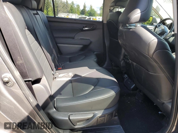 2022 Toyota Highlander XLE with VIN 5TDGZRBH3NS594857, listed as a Copart auction lot 57678895 with 21,899 mi miles and Salvage title. Bid and sale history available at DreamBid. Image 11.