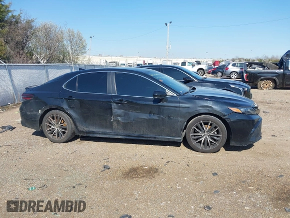 2021 Toyota Camry SE Nightshade with VIN 4T1G11AK1MU579561, listed as a IAAI auction lot 41674956 with 114,648 mi miles. Bid and sale history available at carsss.com. Image 12.