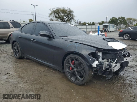 2019 Alfa Romeo Giulia z VIN ZARFAMAN4K7606393, wystawiony jako Copart lot #48740285 z przebiegiem 42 152 mil mil oraz Szkody całkowita. Historia ofert i sprzedaży dostępna na DreamBid. Obrazek 4.