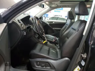 2017 Volkswagen Tiguan Sport z VIN WVGUV7AXXHK007234, wystawiony jako Copart lot #60206065 z przebiegiem 133 316 mil mil oraz Szkoda całkowita • Salvage title. Historia ofert i sprzedaży dostępna na DreamBid. Obrazek 7.