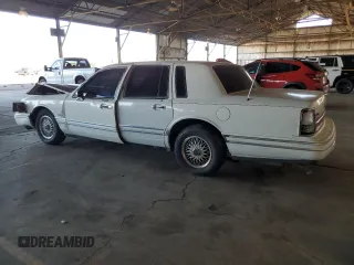 1994 Lincoln Town Car Executive z VIN 1LNLM81W9RY755340, wystawiony jako Copart lot #68571884 z przebiegiem 167 150 mil mil oraz Szkody całkowita. Historia ofert i sprzedaży dostępna na DreamBid. Obrazek 2.