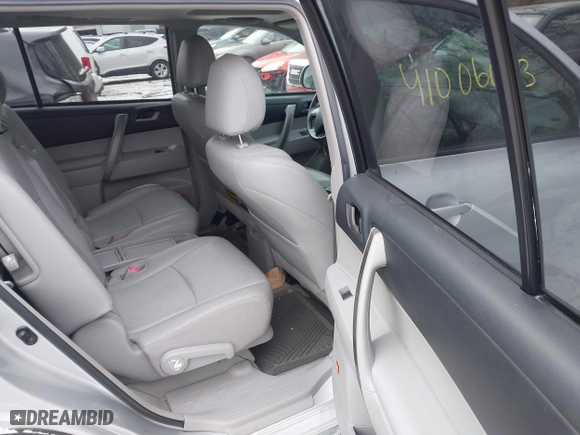 2009 Toyota Highlander Sport with VIN JTEDS43A092070425, listed as a IAAI auction lot 41006003 with 224,254 mi miles. Bid and sale history available at carsss.com. Image 8.