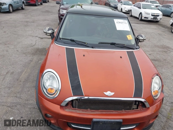 2011 MINI Hardtop with VIN WMWSU3C55BT097555, listed as a IAAI auction lot 42043733 with 185,071 mi miles and . Bid and sale history available at DreamBid. Image 6.