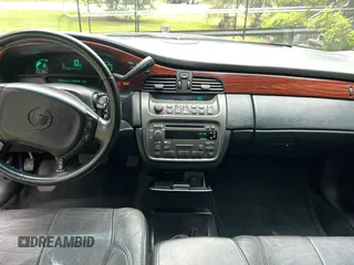2004 Cadillac DeVille Limousine z VIN 1GEEH90Y24U550055, wystawiony jako Copart lot #57705855 z przebiegiem 44 345 mil mil oraz Tytuł czysty. Historia ofert i sprzedaży dostępna na DreamBid. Obrazek 9.