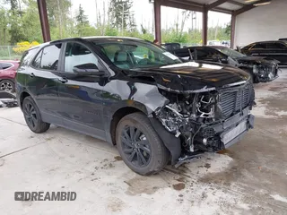 2024 Chevrolet Equinox LS z VIN 3GNAXSEG3RL188277, wystawiony jako IAAI lot #42278132 z przebiegiem 25 839 mil mil oraz . Historia ofert i sprzedaży dostępna na DreamBid. Obrazek 1.