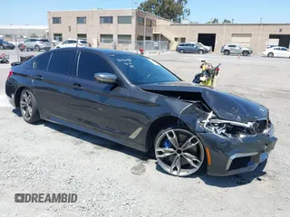 2020 BMW 5 Series M550i xDrive z VIN WBAJS7C07LBN96264, wystawiony jako IAAI lot #42478429 z przebiegiem 46 035 mil mil oraz . Historia ofert i sprzedaży dostępna na DreamBid. Obrazek 1.