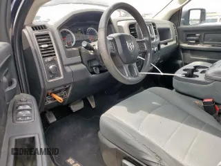 2018 Ram 1500 Express z VIN 1C6RR7FG7JS224406, wystawiony jako Copart lot #56370055 z przebiegiem 141 157 mil mil oraz Szkoda całkowita • Salvage title. Historia ofert i sprzedaży dostępna na DreamBid. Obrazek 8.