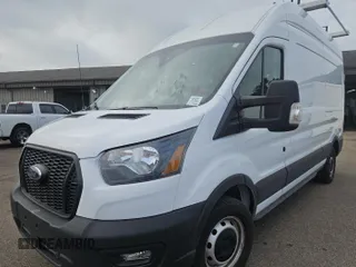 2023 Ford Transit Cargo z VIN 1FTBR1X86PKC02291, wystawiony jako IAAI lot #42791621 z przebiegiem 32 389 mil mil oraz . Historia ofert i sprzedaży dostępna na DreamBid. Obrazek 16.