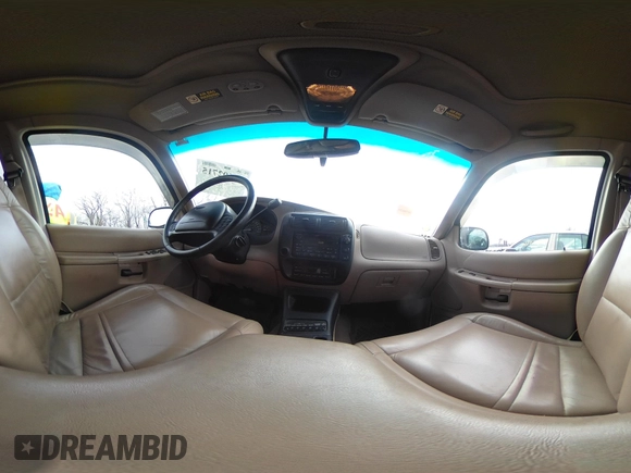 1999 Ford Explorer XLT z VIN 1FMZU35P1XZB05795, wystawiony jako IAAI lot #41692715 z przebiegiem 95 149 mil mil oraz . Historia ofert i sprzedaży dostępna na DreamBid. Obrazek 19.