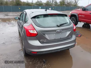 2013 Ford Focus SE with VIN 1FADP3K25DL186285, listed as a IAAI auction lot 41729017 with 188,853 mi miles. Bid and sale history available at carsss.com. Image 3.