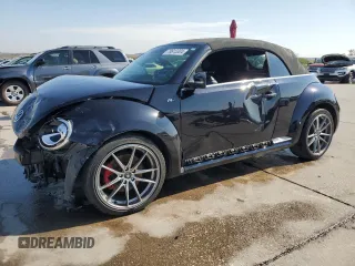2015 Volkswagen Beetle with VIN 3VW7S7ATXFM801130, listed as a Copart auction lot 78613304 with 102,813 mi miles and Clean Title. Bid and sale history available at DreamBid. Image 1.