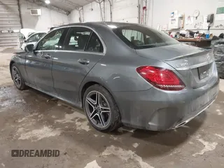 2021 Mercedes-Benz C 300 z VIN W1KWF8EBXMR637714, wystawiony jako IAAI lot #41346253 z przebiegiem 45 382 mil mil oraz . Historia ofert i sprzedaży dostępna na DreamBid. Obrazek 3.