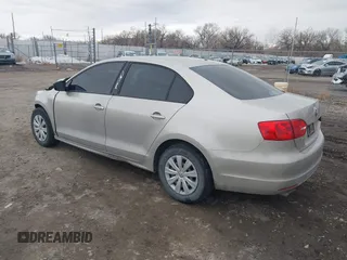 2013 Volkswagen Jetta S с VIN 3VW2K7AJ9DM242868, выставлен на аукционе IAAI как лот 41473000 с пробегом 133 697 миль миль и . История ставок и продаж доступна на DreamBid. Изображение 3.